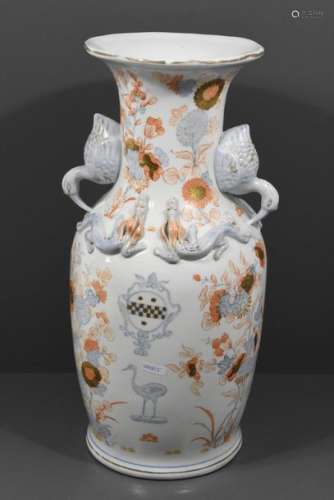 Vase chinois à décor de dragons et oiseaux, signé …