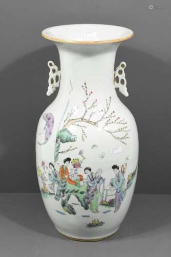 Vase Chine, décor de personnages (Ht.42cm)