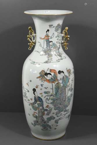 Vase chinois à décors de servantes 19ème siècle (h…