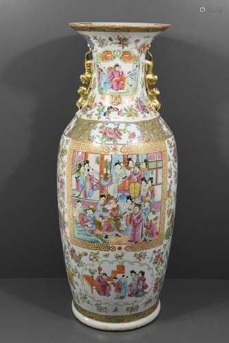 Vase en porcelaine de Chine (Ht.62cm)