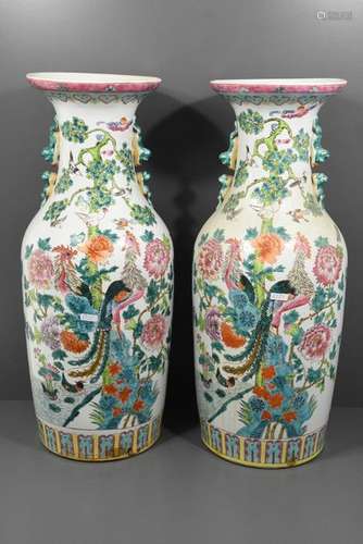 Paire de vases en porcelaine de Chine XXème (Ht 58…