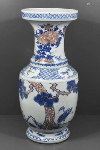 Vase en porcelaine de Chine (Ht 49.5cm)