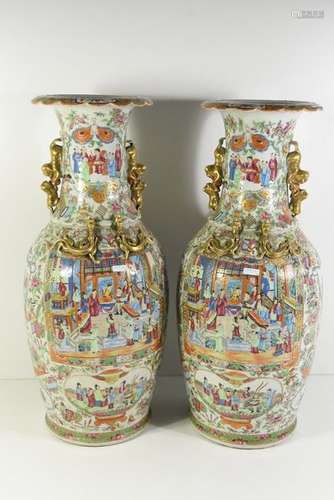 Paire de vases en porcelaine de Canton (ht 60cm)