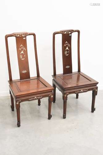 Paire de chaises asiatiques avec incrustations de …