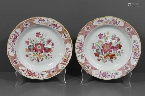 Paire d'assiettes en porcelaine de Chine de la fam…