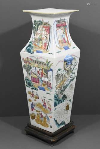 Vase en porcelaine de Chine (Ht 42cm)