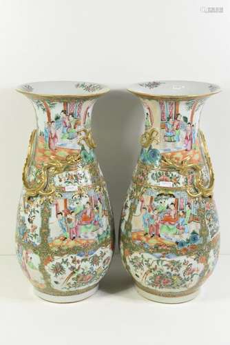 Paire de vases en porcelaine de Canton19ème (Ht.46…