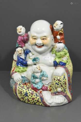 Bouddha en porcelaine de Chine à décor d'enfants (…