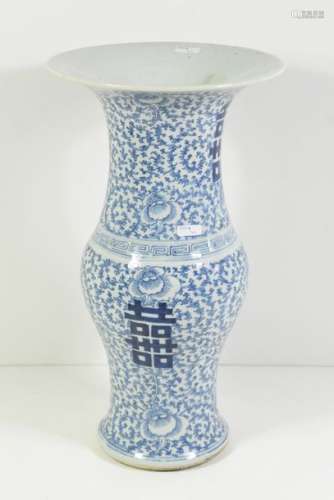 Vase en porcelaine de Chine 19ème (ht 41cm)