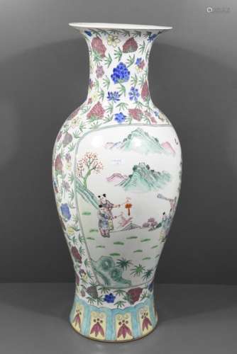 Vase en porcelaine de Chine (Ht.60cm)