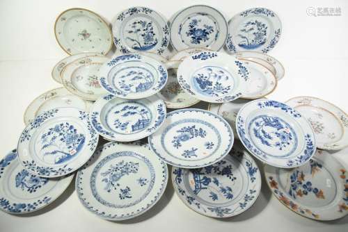 Lot de +/ 25 assiettes en porcelaine de Chine (acc…