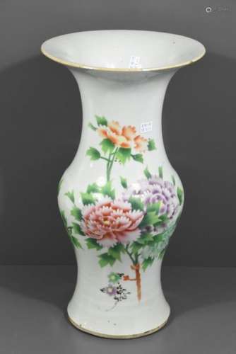 Vase en porcelaine de Chine (cassé au col) (H:35cm…