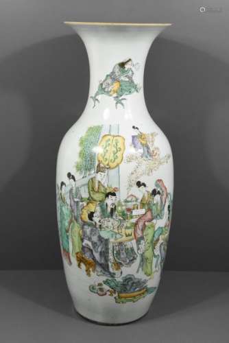 Vase en porcelaine de Chine à décor d'une scène de…