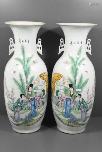 Paire de vases en porcelaine de Chine à décor de j…