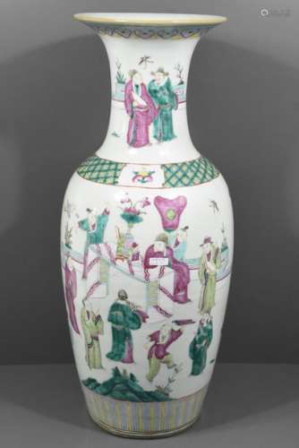 Vase en porcelaine de Chine à décor de personnages…