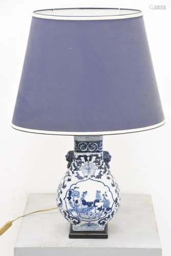 Lampe chinoise en porcelaine (Ht totale 75cm)