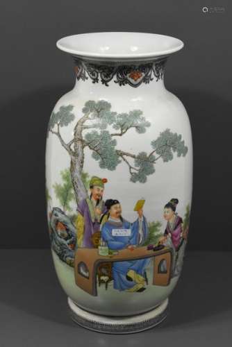 Vase en porcelaine de Chine à décor Impérial (Ht.4…