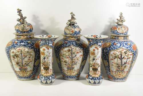 Garniture fleurs en relief japon (Ht 54cm)