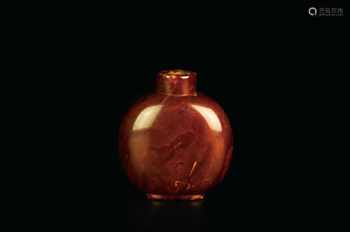 AN AMBER SNUFF BOTTLE