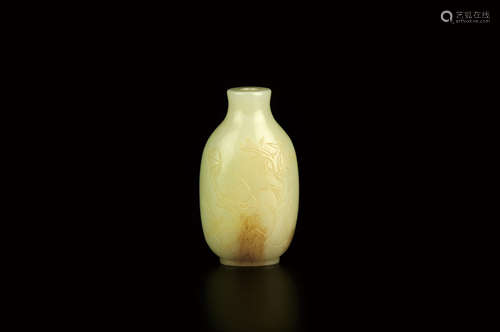 AWHITE JADE SNUFF BOTTLE