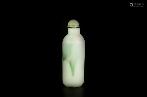 A PEKING GLASS SNUFF BOTTLE