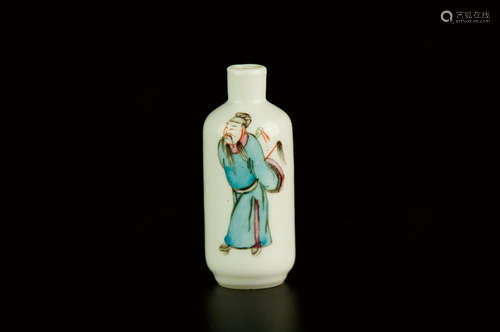 A FAMILLE ROSE FIGURE SNUFF BOTTLE