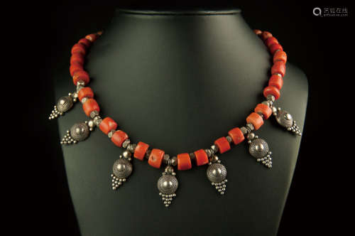 A OLD CORAL NECKLACE