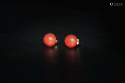 A PAIR OF RED CORAL EARRINGS