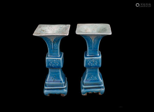 A PAIR OF EARLY QING DYNASTY PEACOCK BLUE FLOWER VASES