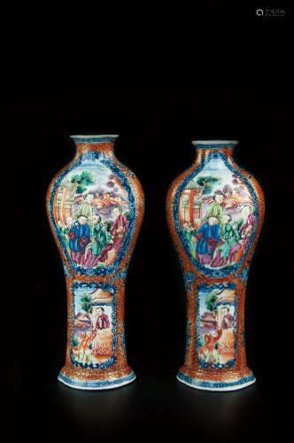 A PAIR OF EXPORT FAMILLE ROSE VASE