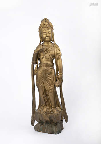 A WOOD CARVING OF GUAN YIN STATUE