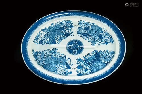 A BLUE AND WHITE EXPORT PLATE