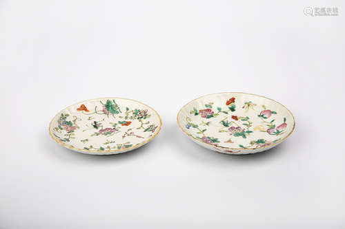 2 EARLY 20TH CENTURY FAMILLE ROSE TRAYS