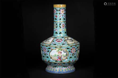 A Chinese Turquoise-Green  Glazed Famille-Rose Porcelain Vase