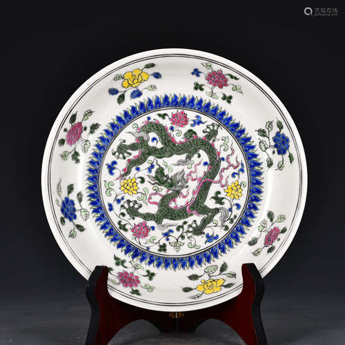 A Chinese Wu-Cai Glazed Porcelain Plate