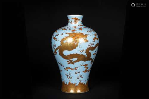 A Chinese Turquoise-Green  Glazed Porcelain Vase