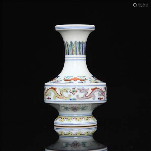 A Chinese Dou-Cai Glazed Porcelain Vase