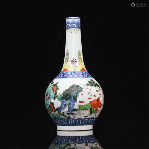 A Chinese Wu-Cai Glazed Porcelain Vase