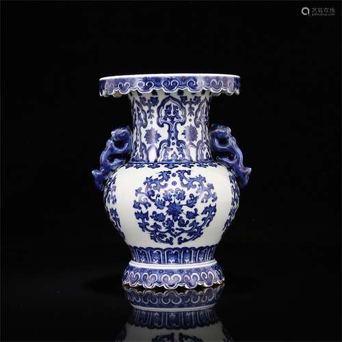 A Chinese Blue and White Porcelain Vase