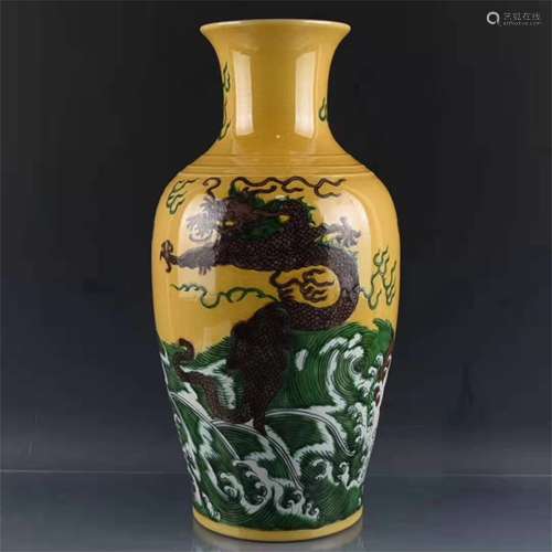 A Chinese San-Cai Glazed Porcelain Vase