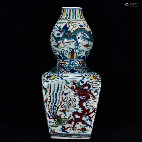 A Chinese Wu-Cai Glazed Porcelain Double Gourd Vase