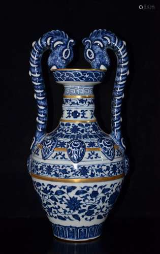 A Chinese Blue and White Porcelain Vase