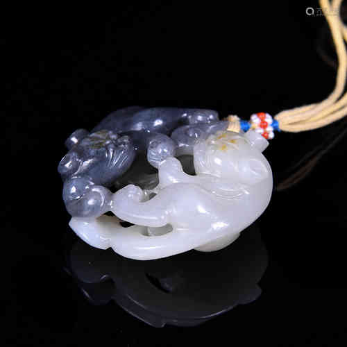 A Chinese Carved Jade Pendant