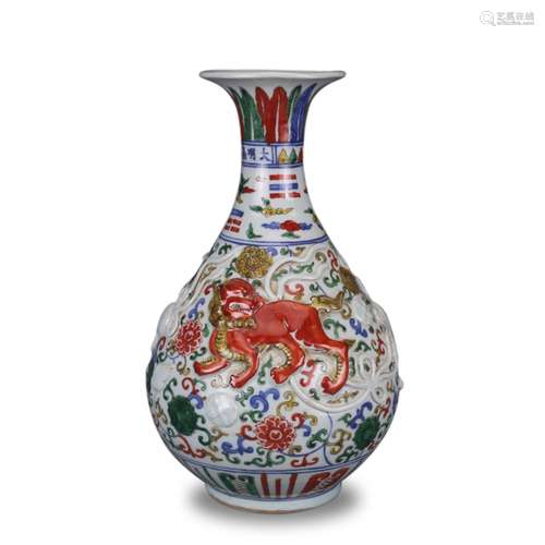 A Chinese Wu-Cai Glazed Porcelain Vase