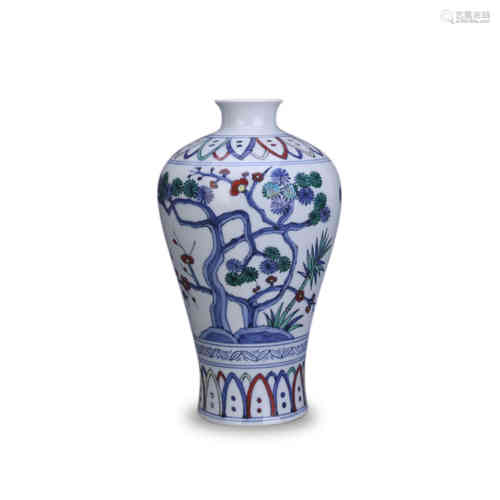 A Chinese Dou-Cai Glazed Porcelain Vase