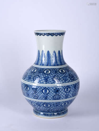 A BLUE AND WHITE VASE, ZUN, 19TH CENTURY