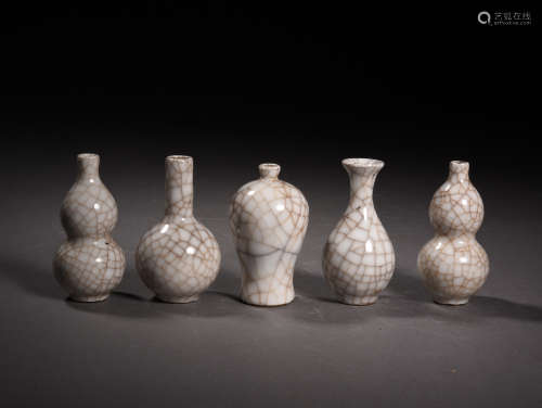A COLLECTION OF GE-TYPE VASES, QIANLONG PERIOD