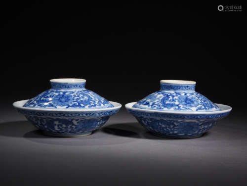 A  PAIR  OF BLUE  AND  WHITE  FLOWER COVER  BOX WITH  BRANCH  WRAPPED  IN  QING GUANGXU PERIOD