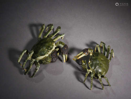 A  PAIR  OF CRABS  ORANMENTS  IN QING QIANLONG PERIOD