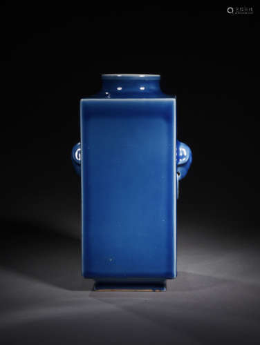 A  JI BLUE  ELEPHANT  EAR  CONG BOTTLE  IN QING  QIANLONG   PERIOD